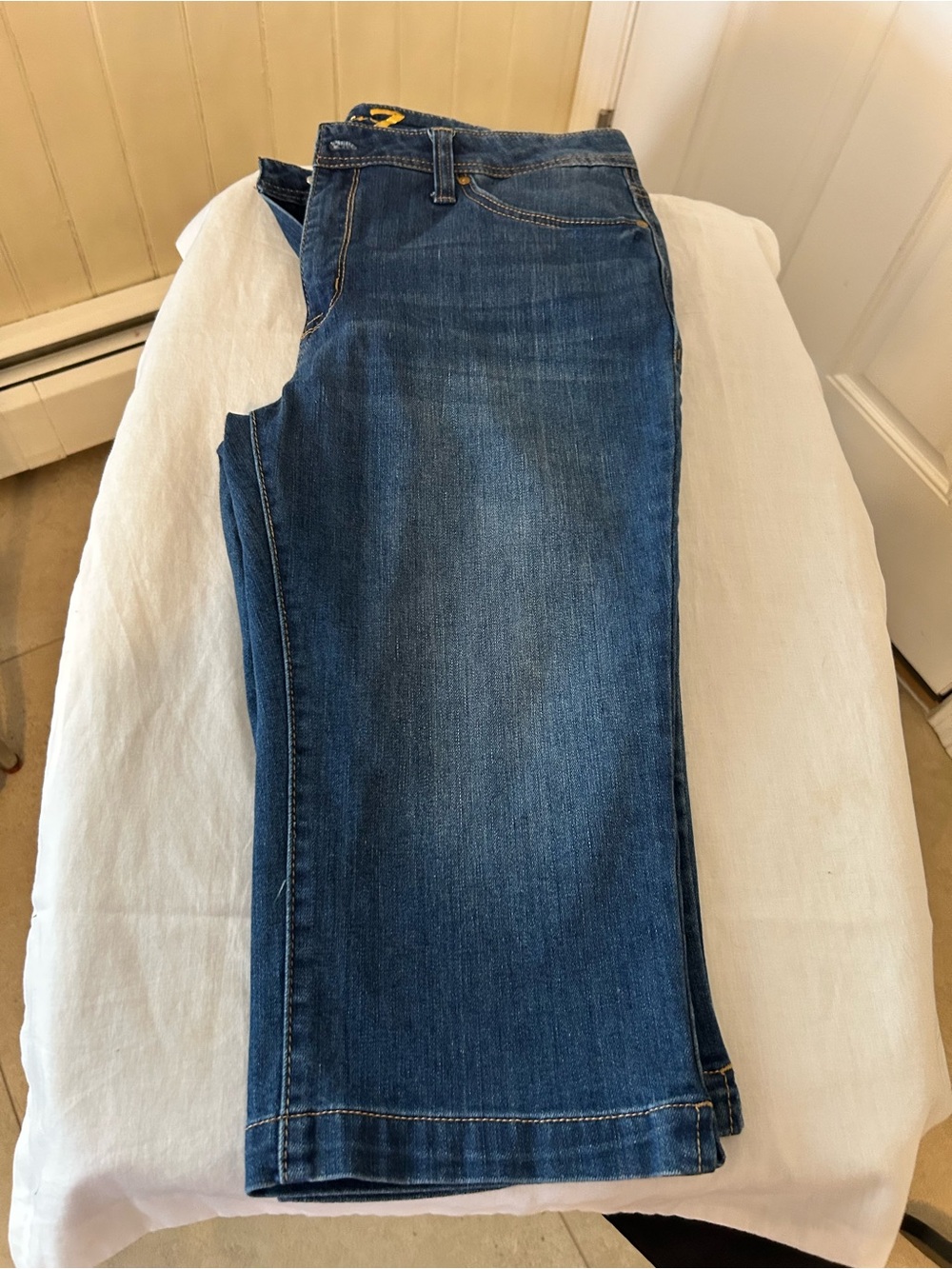Seven7 Audrey Skimmer Medium Wash Denim Capri Jeans/Size 14/EUC